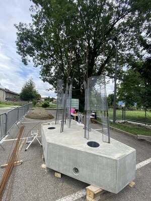 Le socle b&eacute;ton r&eacute;alis&eacute; par les services techniques de la mairie