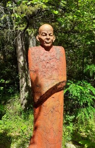 Sculpture en b&eacute;ton patin&eacute; � Installation Les Sages � hauteur 2m50